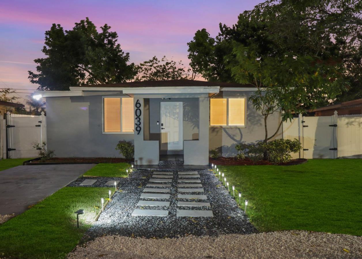 Spacious And Luxurious Home Centrally Located Between Miami And Ft. Lauderdale Miramar Exterior photo